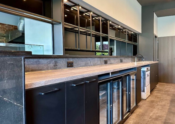 Odstúpenie luxusnej prevádzky, úplne centrum mesta, kompletne zariadená