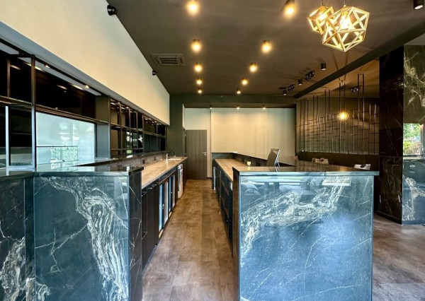 Odstúpenie luxusnej prevádzky, úplne centrum mesta, kompletne zariadená