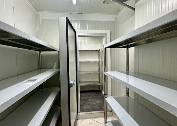 Odstúpenie luxusnej prevádzky, úplne centrum mesta, kompletne zariadená