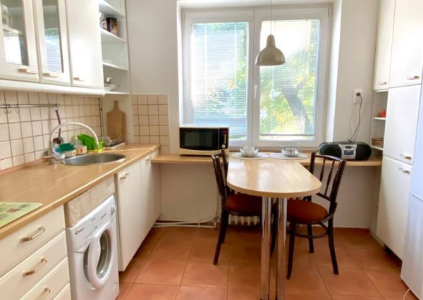 Prenájom 2,5 izb.byt centrum,pri parku,tehlová bytovka