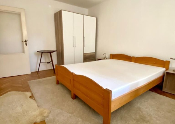 Prenájom 2,5 izb.byt centrum,pri parku,tehlová bytovka