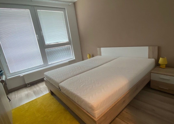 Prenájom pekný 2izb byt, centrum mesta, vlastné parkovacie miesto