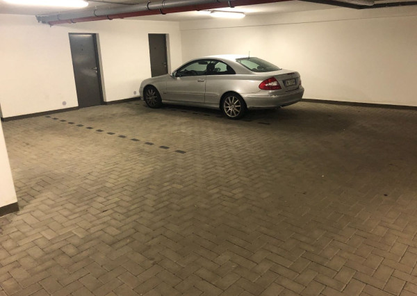 Prenájom 4izbový byt, terasa, dve parkovacie miesta, zariadený