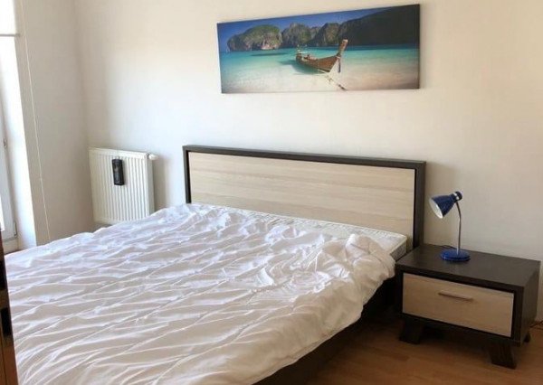Prenájom 2 izbový byt, veľký balkón, zariadený