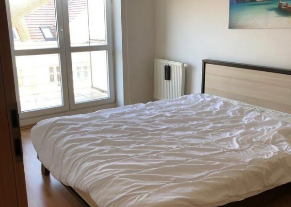 Prenájom 2 izbový byt, veľký balkón, zariadený