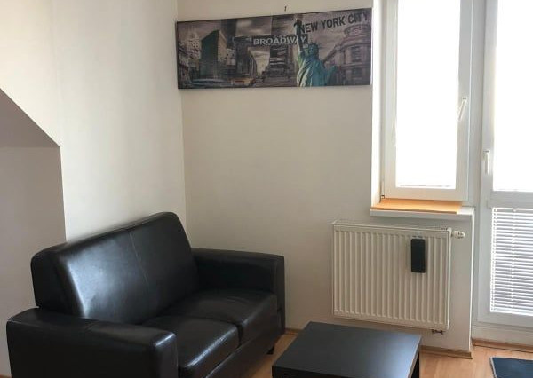 Prenájom 2 izbový byt, veľký balkón, zariadený