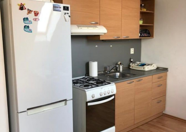 Prenájom 2 izbový byt, veľký balkón, zariadený