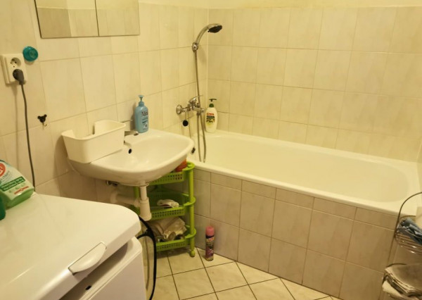 Prenájom 2 izbový byt, veľký balkón, zariadený