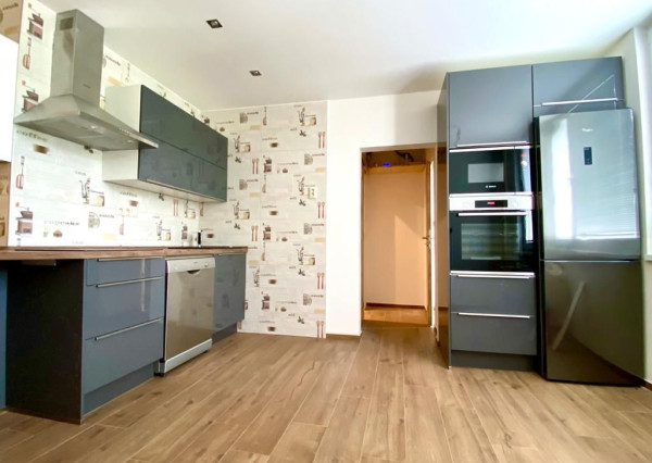 Prenájom 3 izb.byt Chrenová, balkón, zariadený.