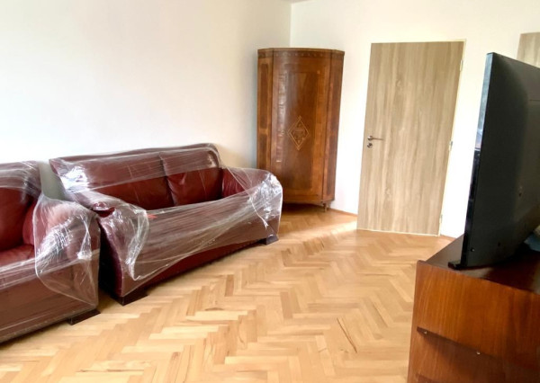 Prenájom 3 izb.byt Chrenová, balkón, zariadený.