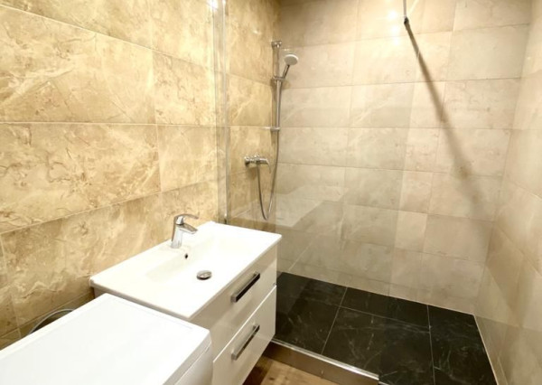 Prenájom 3 izb.byt Chrenová, balkón, zariadený.