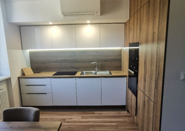 Prenájom krásny 2 izbový byt pod hradom, balkón, centrum mesta