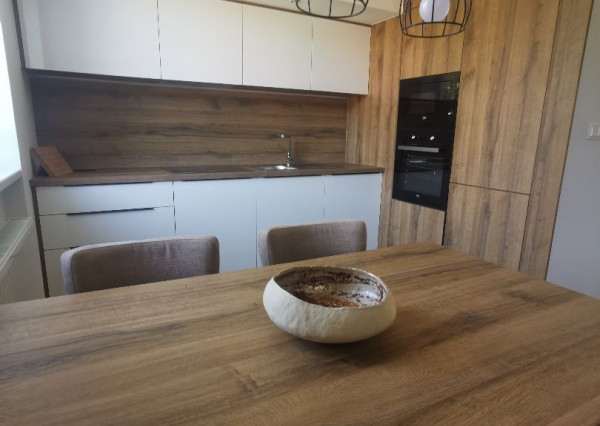 Prenájom krásny 2 izbový byt pod hradom, balkón, centrum mesta