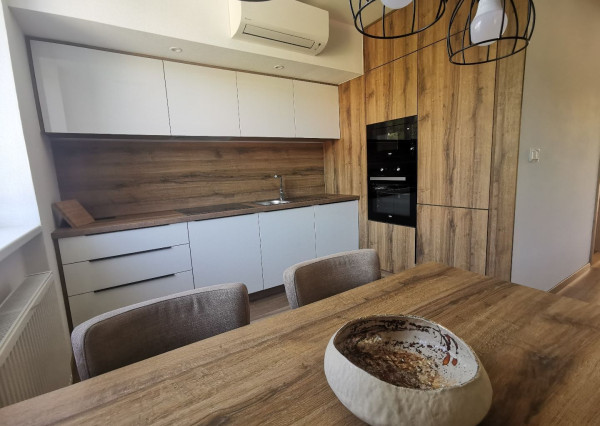 Prenájom krásny 2 izbový byt pod hradom, balkón, centrum mesta