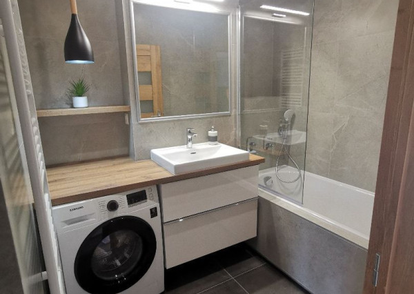 Prenájom krásny 2 izbový byt pod hradom, balkón, centrum mesta