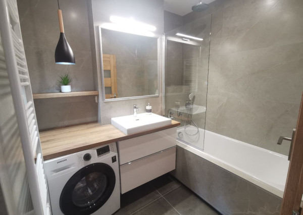 Prenájom krásny 2 izbový byt pod hradom, balkón, centrum mesta