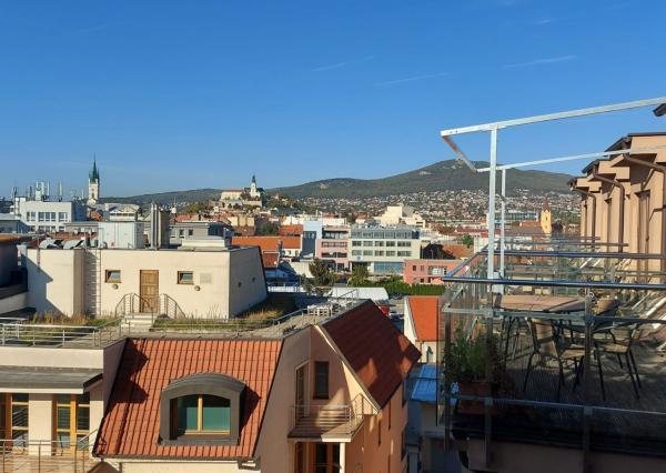 Prenájom 3 izbový mezonetový byt, zariadený, balkón, centrum, parkovanie vo dvore