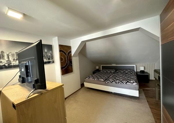 Prenájom 2 izbový byt v rodinnom dome, kompletne zariadený, záhrada