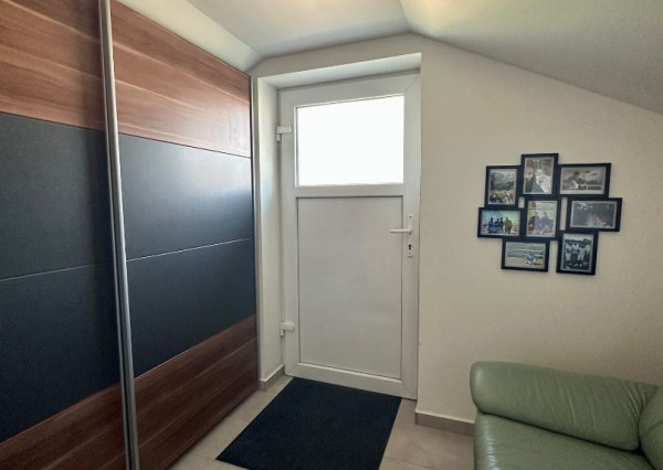 Prenájom 2 izbový byt v rodinnom dome, kompletne zariadený, záhrada