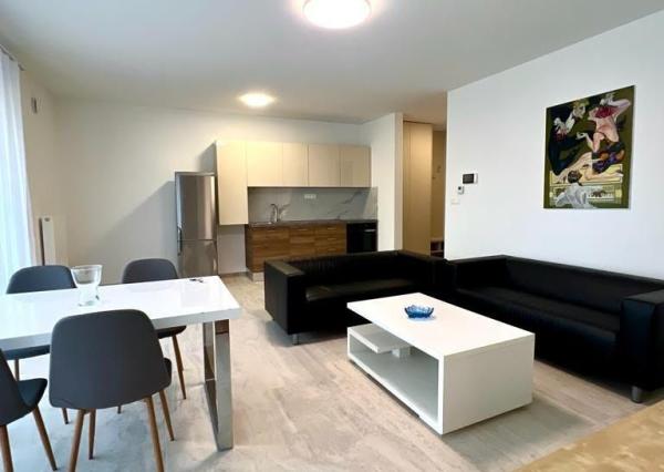 Prenájom nadštandardný 2 izbový byt, novostavba, 1x garážové státie