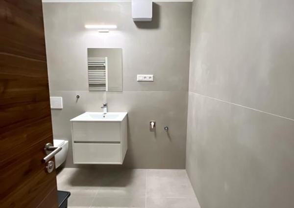 Prenájom novostavba 4izb.byt 99m2, centrum, 2 garážové státia