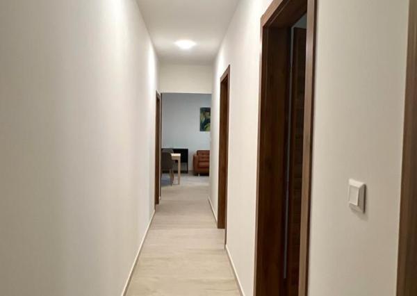 Prenájom novostavba 4izb.byt 99m2, centrum, 2 garážové státia