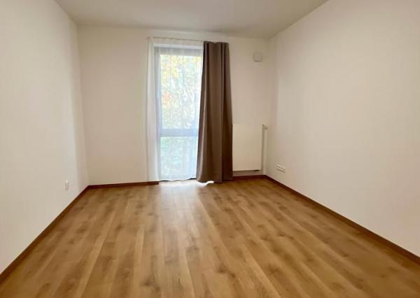 Prenájom novostavba 4izb.byt 99m2, centrum, 2 garážové státia