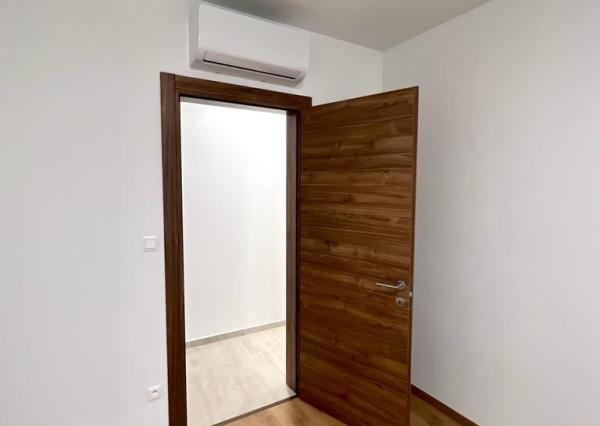 Prenájom novostavba 4izb.byt 99m2, centrum, 2 garážové státia