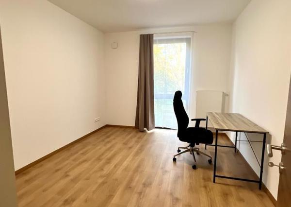 Prenájom novostavba 4izb.byt 99m2, centrum, 2 garážové státia