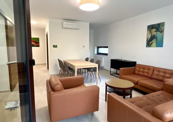 Prenájom novostavba 4izb.byt 99m2, centrum, 2 garážové státia