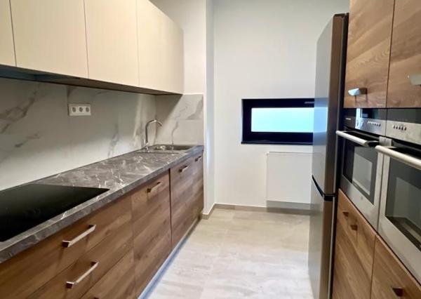 Prenájom novostavba 4izb.byt 99m2, centrum, 2 garážové státia