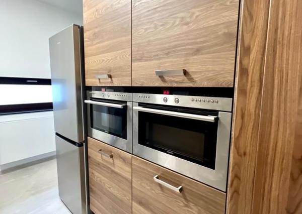 Prenájom novostavba 4izb.byt 99m2, centrum, 2 garážové státia