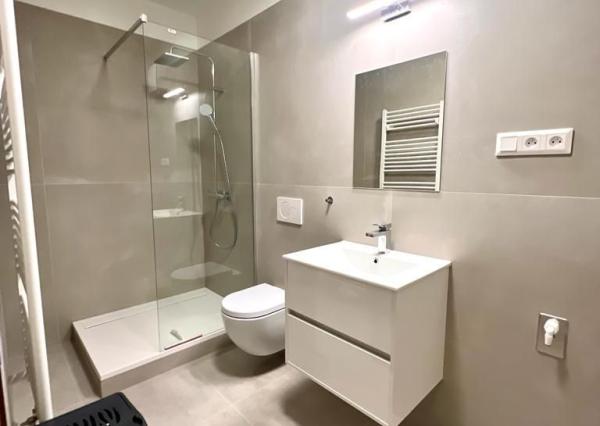 Prenájom novostavba 4izb.byt 99m2, centrum, 2 garážové státia