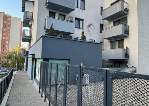 Prenájom 2 izbový byt, veľký balkón, novostavba, garážové státie