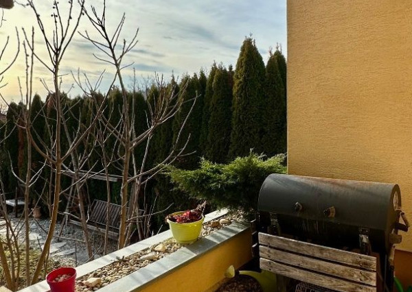 Prenájom veľký 5 izbový rodinný dom, Zobor, 9,6á pozemok