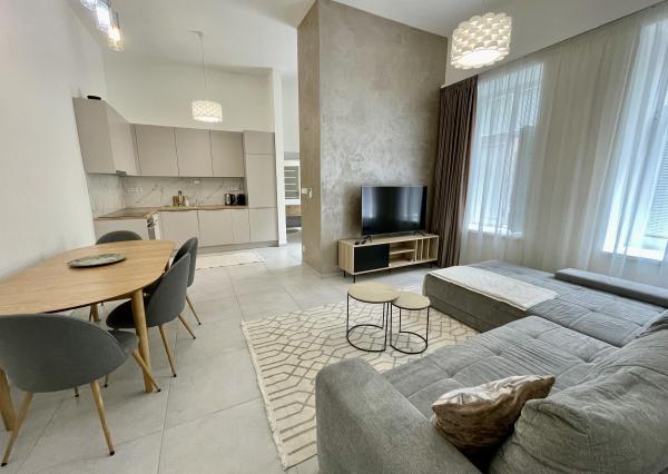 Exkluzívny 2izbový byt na prenájom, historické centrum mesta NR