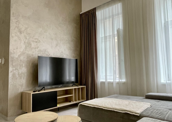 Exkluzívny 2izbový byt na prenájom, historické centrum mesta NR