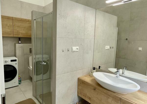 Exkluzívny 2izbový byt na prenájom, historické centrum mesta NR