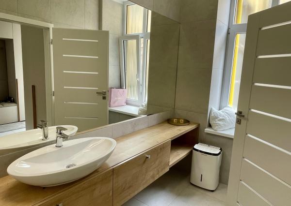 Exkluzívny 2izbový byt na prenájom, historické centrum mesta NR