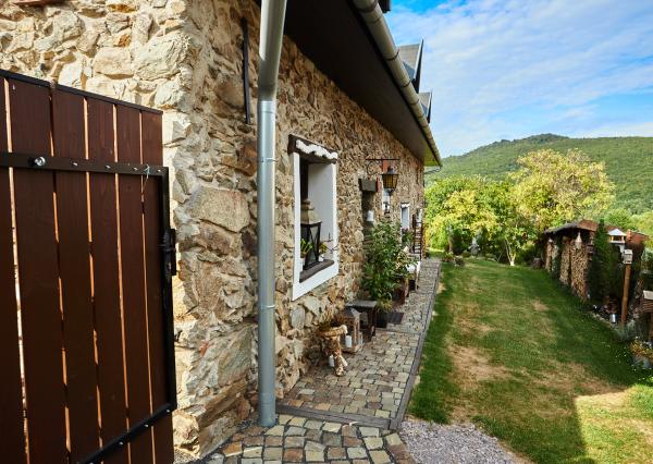 Predaj kamenná chalupa Jedľové Kostoľany, pozemok 15á EXKLUZÍVNE!