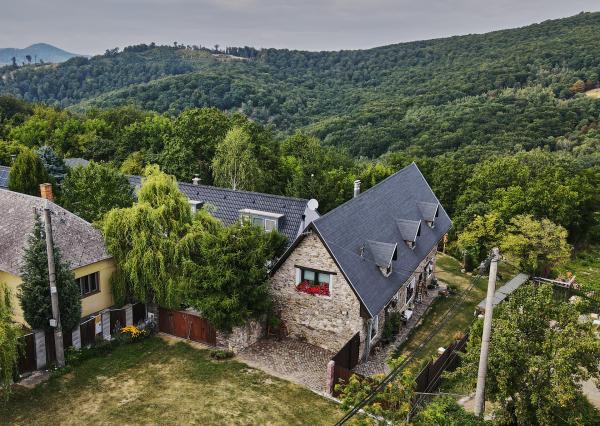 Predaj kamenná chalupa Jedľové Kostoľany, pozemok 15á EXKLUZÍVNE!