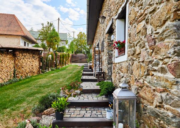 Predaj kamenná chalupa Jedľové Kostoľany, pozemok 15á EXKLUZÍVNE!