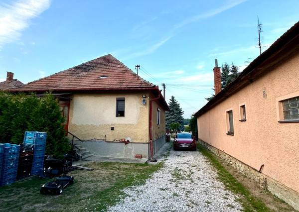 Predaj 3 izbový rodinný dom, pozemok 16á, Nitra