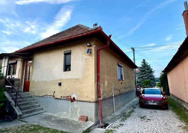 Predaj 3 izbový rodinný dom, pozemok 16á, Nitra