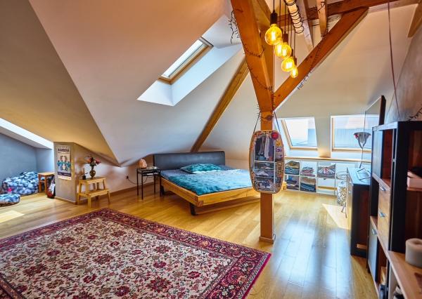 Prenájom nadštandardný 4 izbový rodinný dom, garáž, bazén