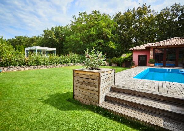 Prenájom nadštandardný 4 izbový rodinný dom, garáž, bazén