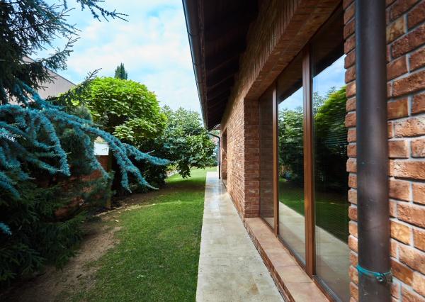 Prenájom nadštandardný 4 izbový rodinný dom, garáž, bazén