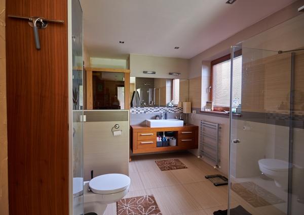 Prenájom nadštandardný 4 izbový rodinný dom, garáž, bazén