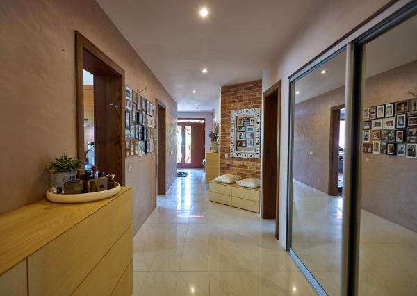 Prenájom nadštandardný 4 izbový rodinný dom, garáž, bazén