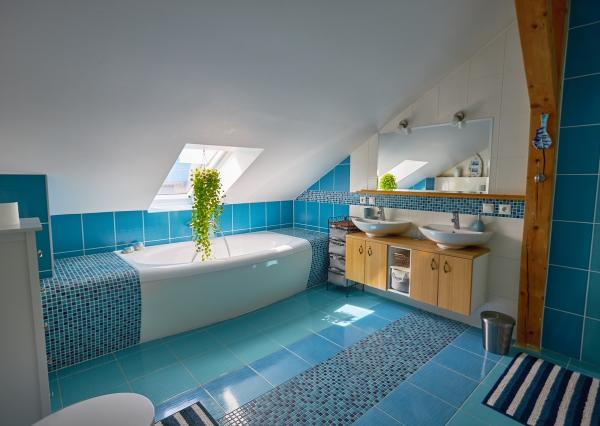 Prenájom nadštandardný 4 izbový rodinný dom, garáž, bazén